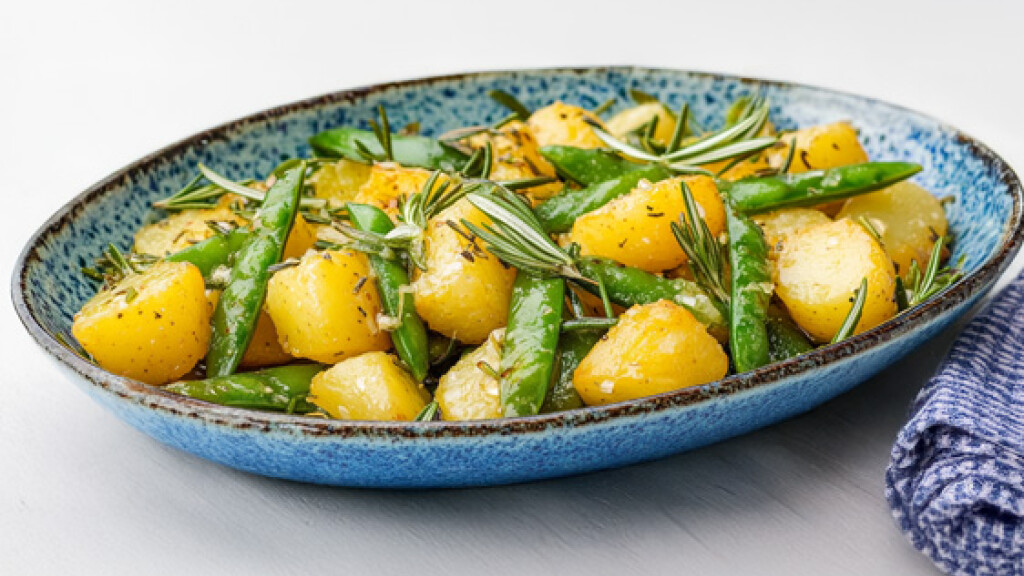 Taccole e patate al rosmarino - taccole patate e rosmarino