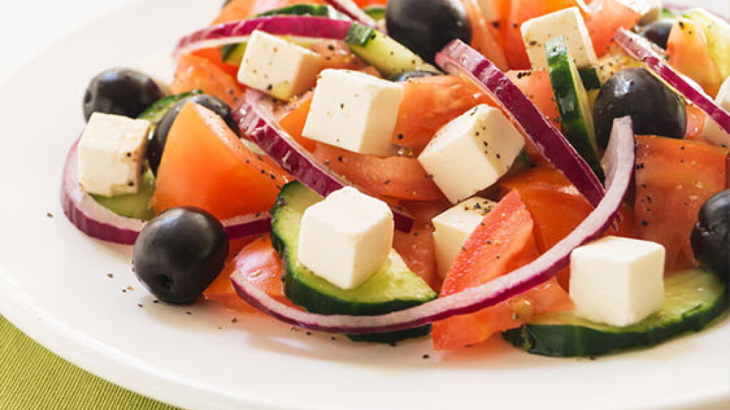 Insalata greca con Pomodori, Cetrioli, Cipolla e Olive nere - Insalata Greca