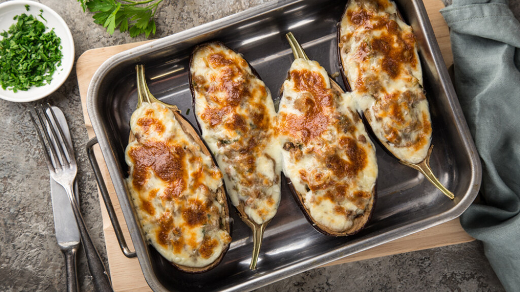 Melanzane ripiene di carne e mozzarella - melanzane-forno-carne-macinato-mozzarella-parmigiano