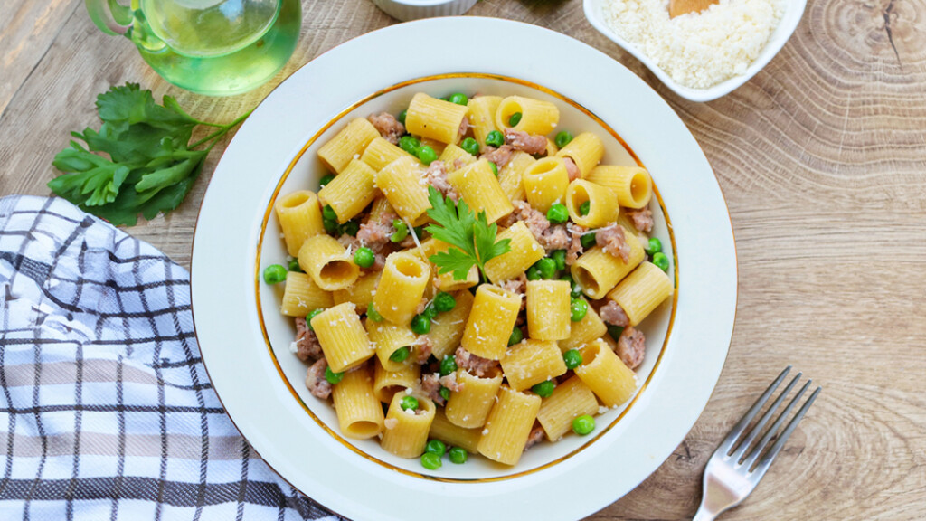 Pasta con salsiccia e piselli - pasta-salsiccia-piselli