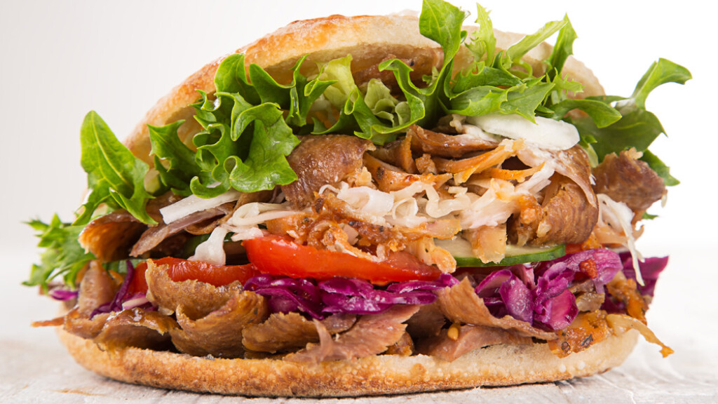 Pane pita per kebab e salsa allo yogurt - ricetta-kebab-pane-pita-arabo-salsa-yogurt