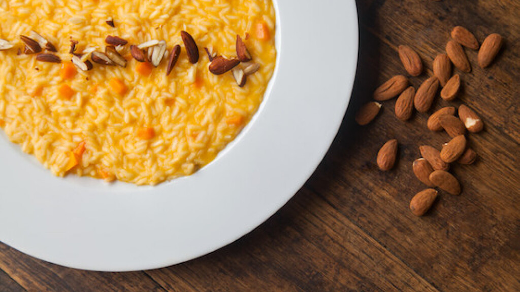 Risotto con Arancia, Zafferano e Mandorle - Risotto arance mandorle e zafferano