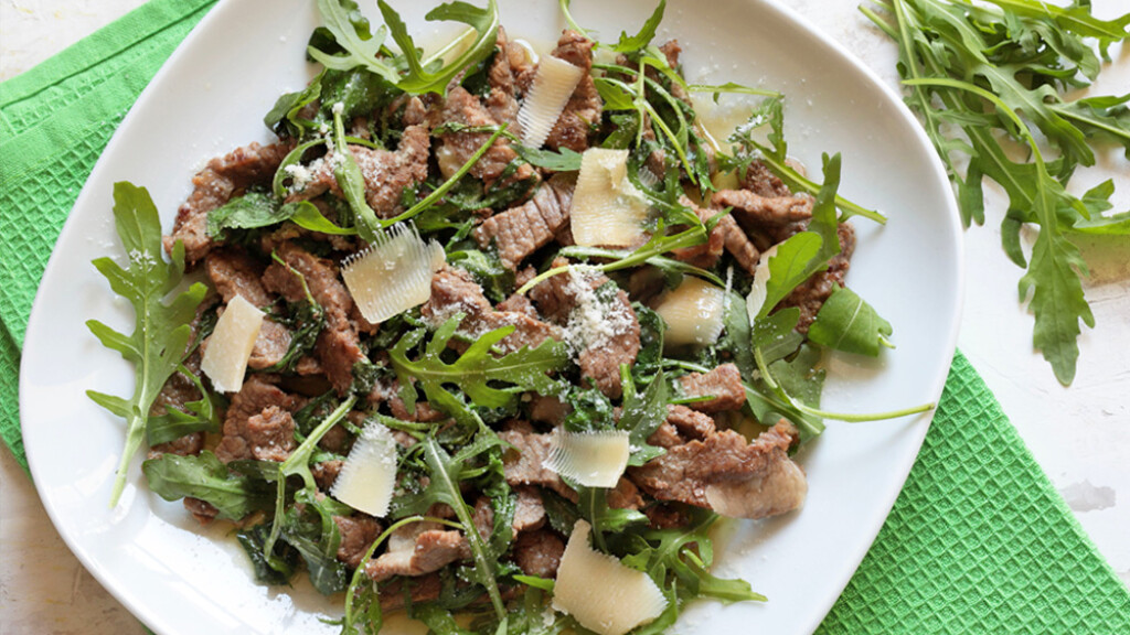 Straccetti con rucola e scaglie di parmigiano - Straccetti con rucola e scaglie di parmigiano