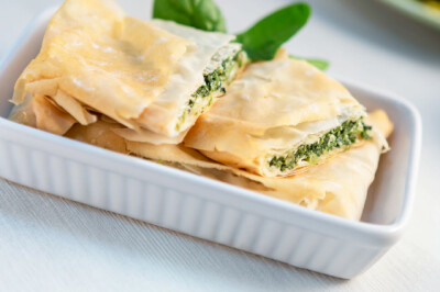 Tortino con spinaci, porro di Cervere e ricotta piemontese
