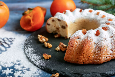 Ciambella con cachi loto, uvetta e noci