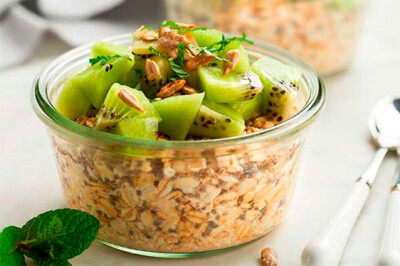 Bicchierino di muesli e Kiwi Zespri SunGold - Bicchierino di muesli e Kiwi Zespri SunGold