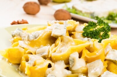 Tortelloni con formaggio e noci di Sorrento - Tortelloni con Noci di Sorrento