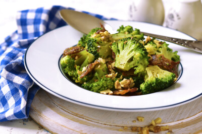 Broccoletti con Aringhe e Noci - noci-ricetta